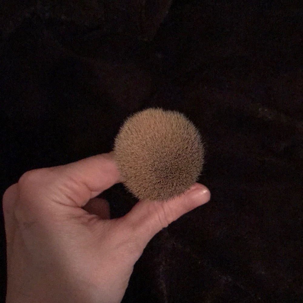 IT Cosmetics Flat Top Buffing Foundation Brush - Picture 3 of 4